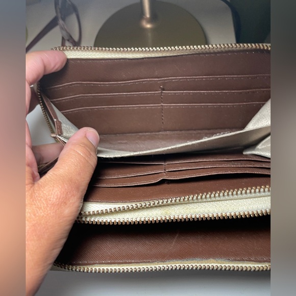 Michael Kors Double Zipper Jet Set Wallet - Picture 7 of 12